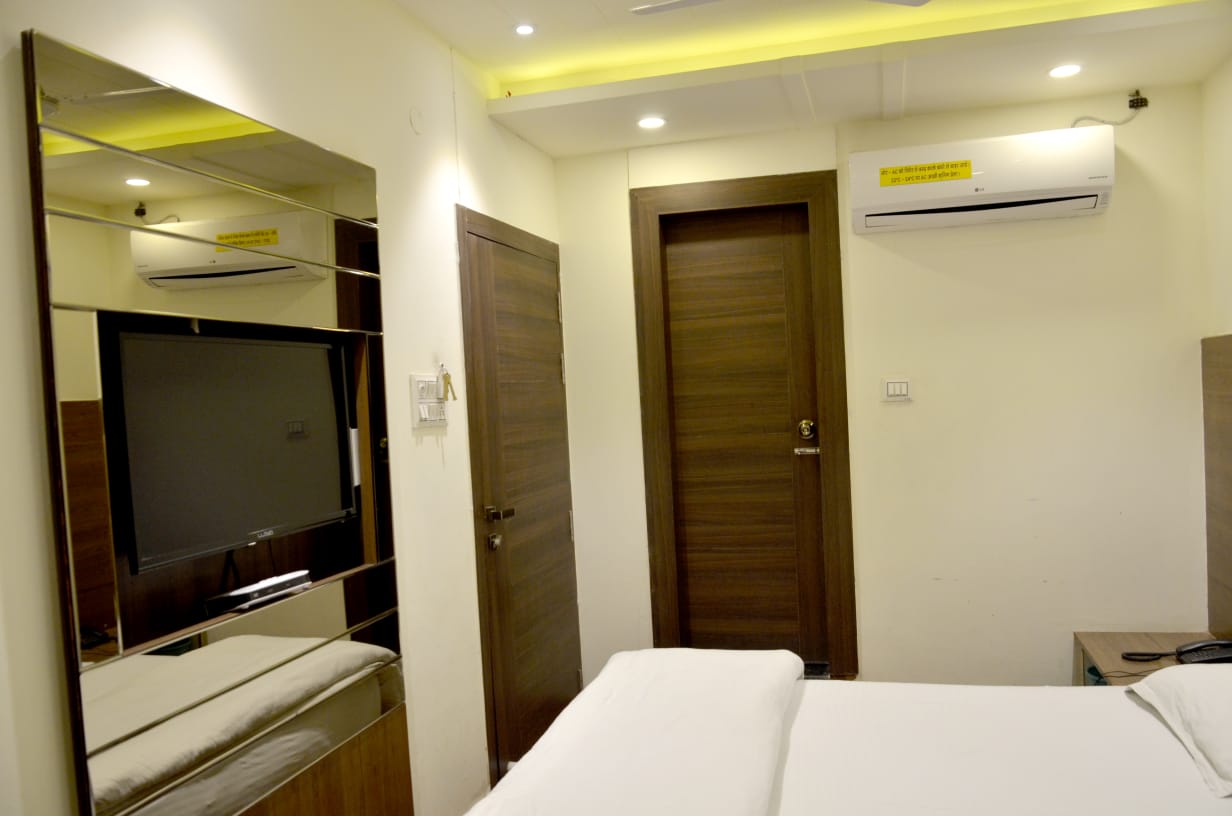 hotel booking in prayagraj  on call 9026807267